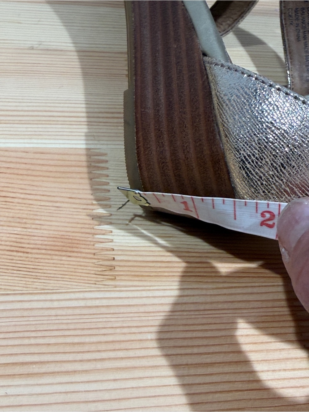 Söfft Metallic Champagne Gold Leather Low Wedge Sandals: 7.5 - Picture 9 of 11